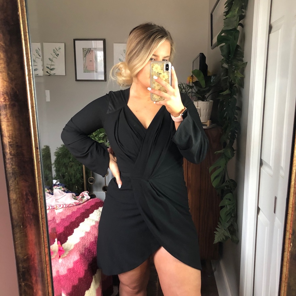 ✨Renee C wrap front open back dress m✨